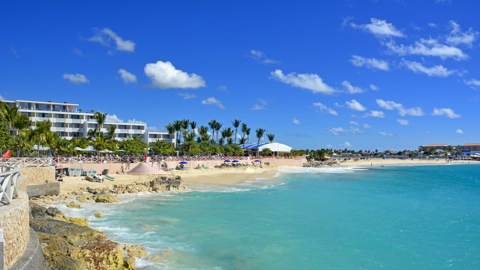 Pillages, agressions, trafics: Saint Martin sous le chaos