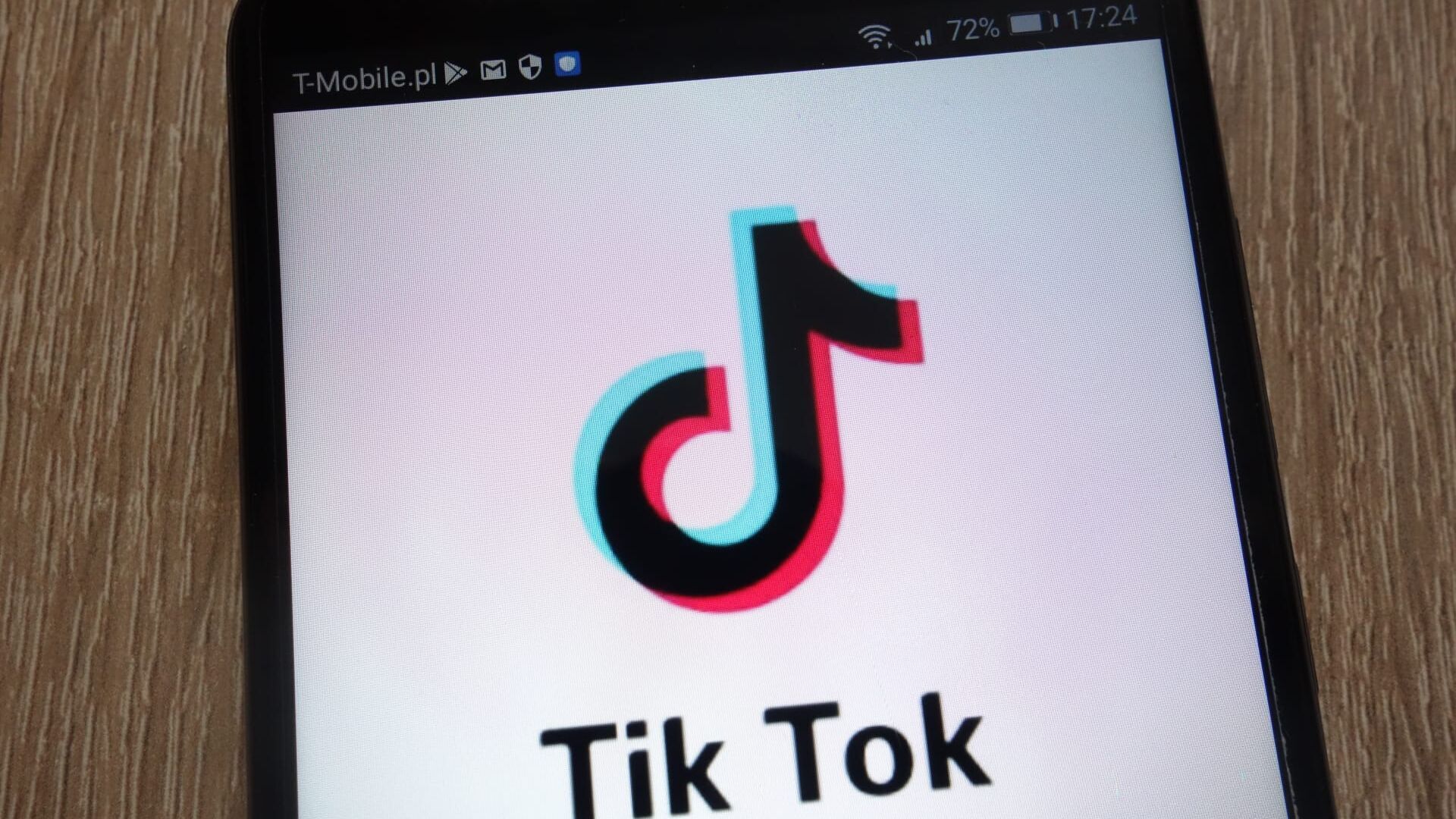 Tik tok, la cible à abattre — BFM Grands Reportages 03:46