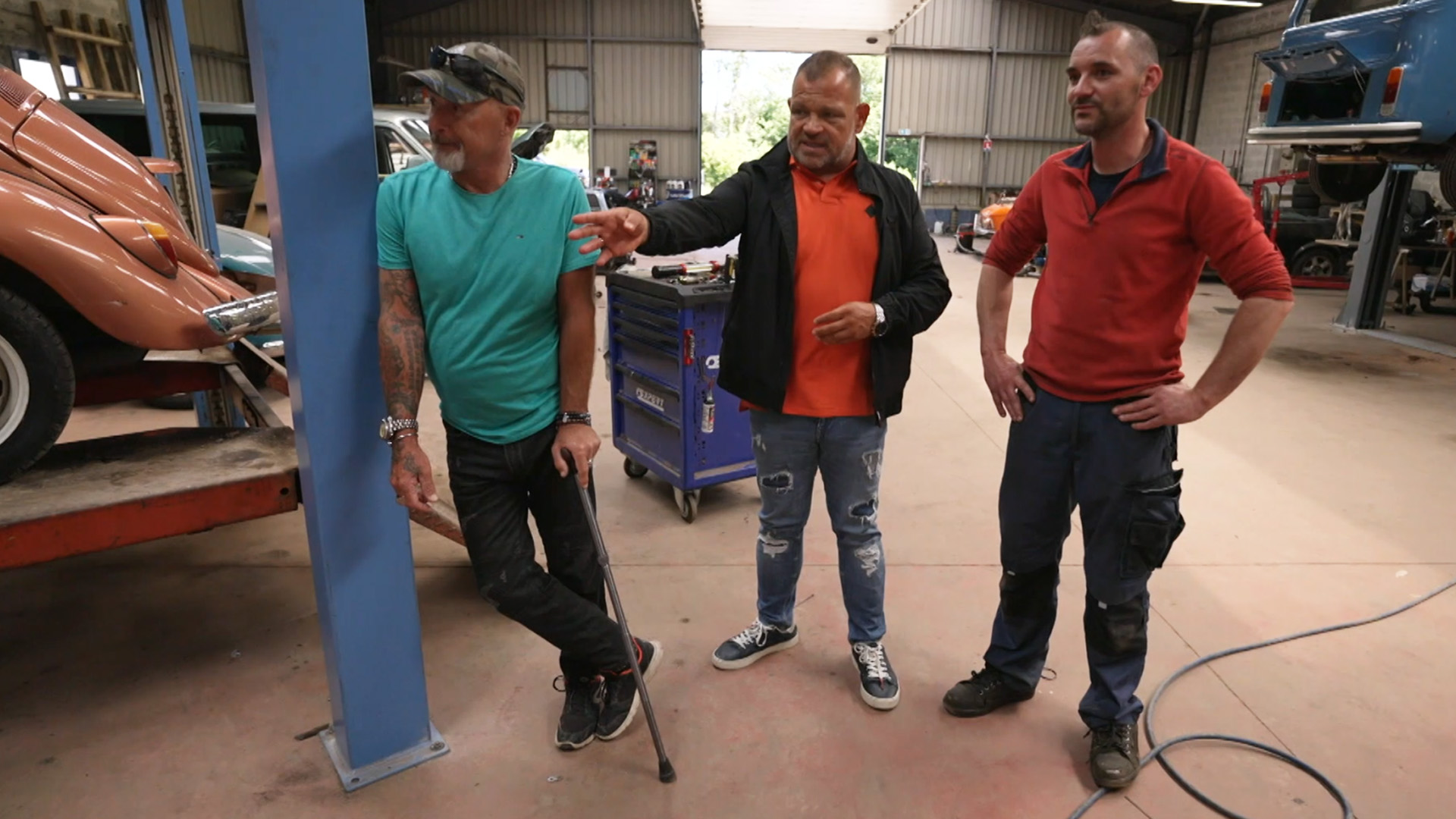 Replay Extrait Les images du premier garage ! voir l'intégralité de